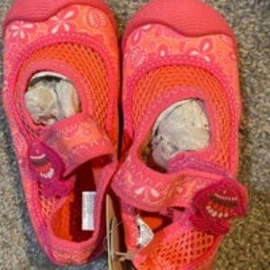 Brand New Carter's Neon Pink Watershoes Size 8